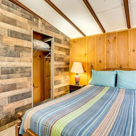 Peaceful Warne Cabin Fenced Yard And Screened Porch Brasstown 외부 사진