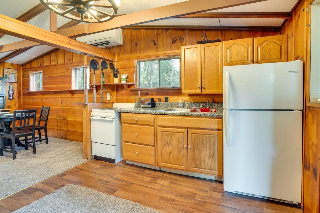 Peaceful Warne Cabin Fenced Yard And Screened Porch Brasstown 외부 사진