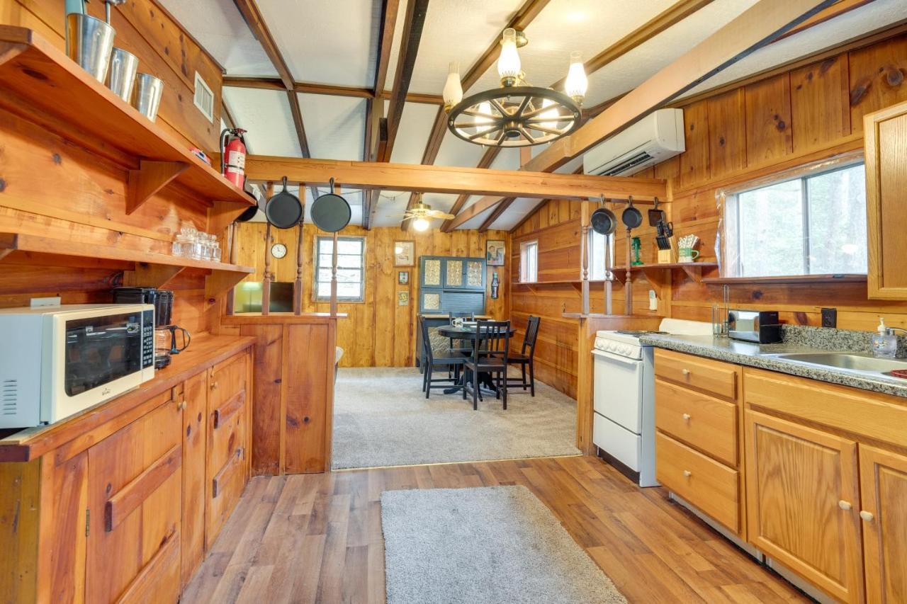 Peaceful Warne Cabin Fenced Yard And Screened Porch Brasstown 외부 사진