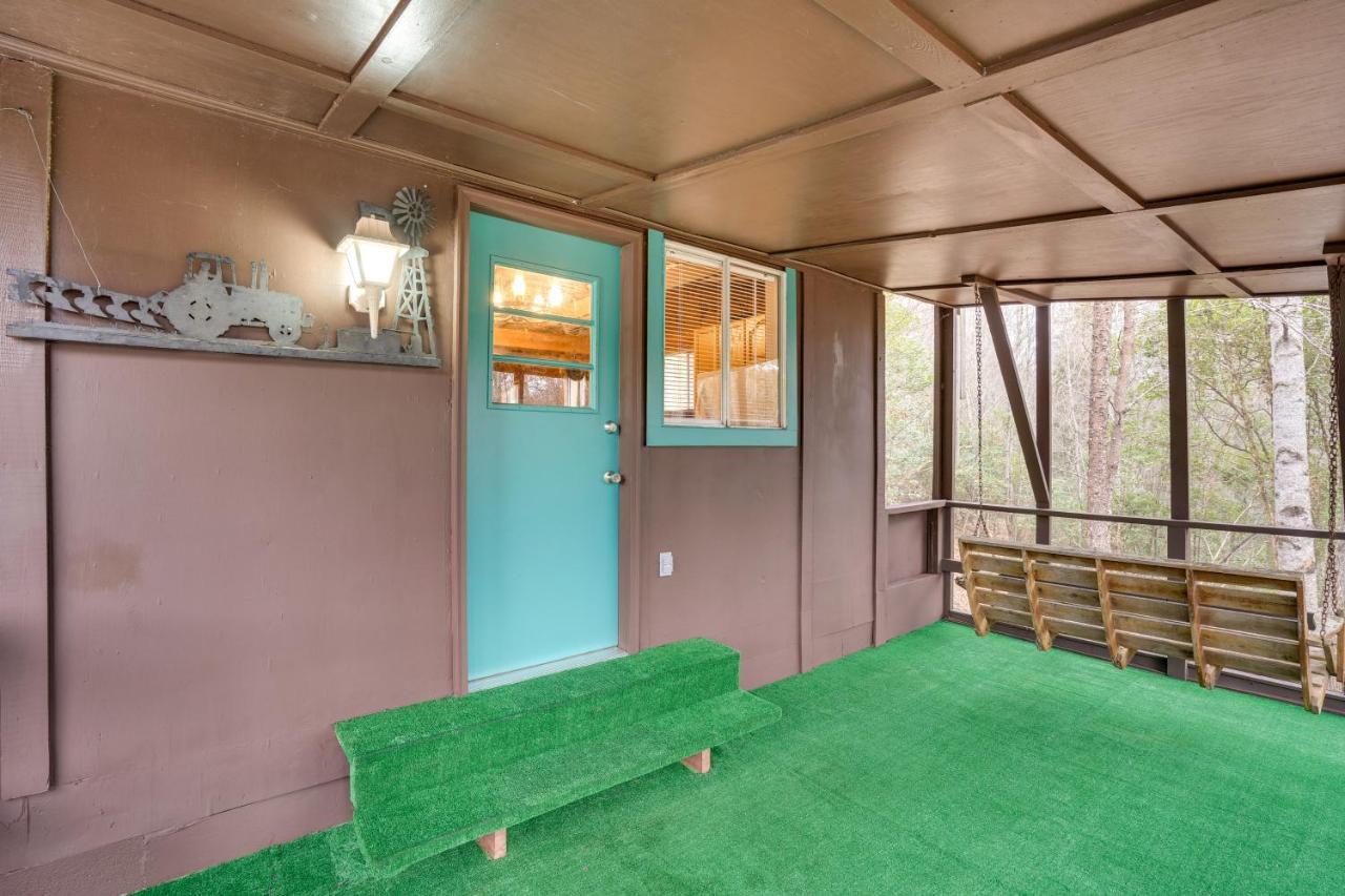 Peaceful Warne Cabin Fenced Yard And Screened Porch Brasstown 외부 사진