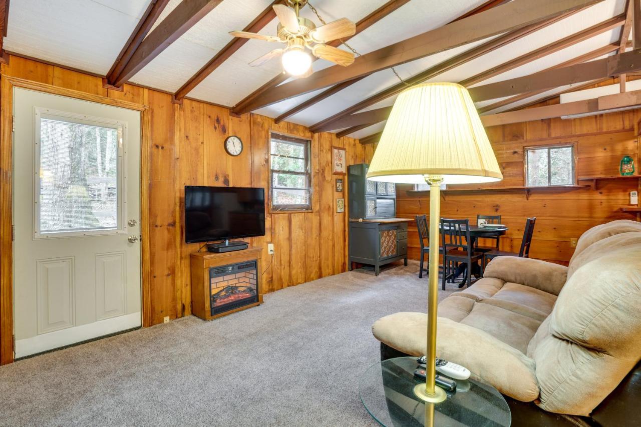 Peaceful Warne Cabin Fenced Yard And Screened Porch Brasstown 외부 사진