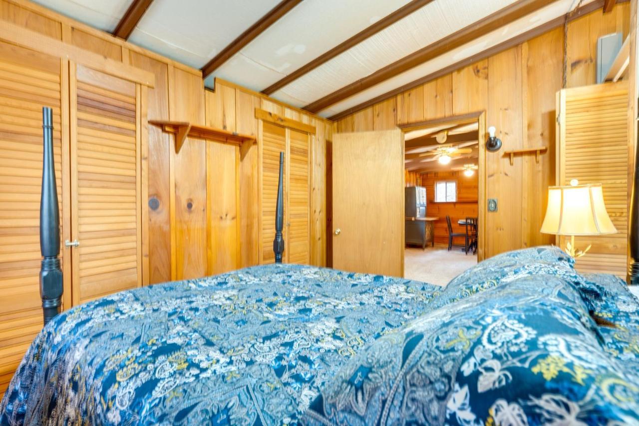 Peaceful Warne Cabin Fenced Yard And Screened Porch Brasstown 외부 사진